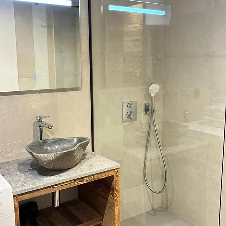 Apartment Neuf 3 Ch. Proche Pistes Avec Terrasse, Wifi Et Garage - - Fr-1-623-356 *